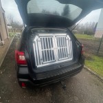 Šunų transportavimo narvas Subaru Outback auomobiliui. Šuns transportavimo boksas